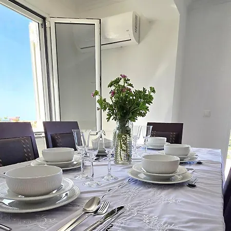 Modern Elegance With Breathtaking Panoramic Views 度假居 *