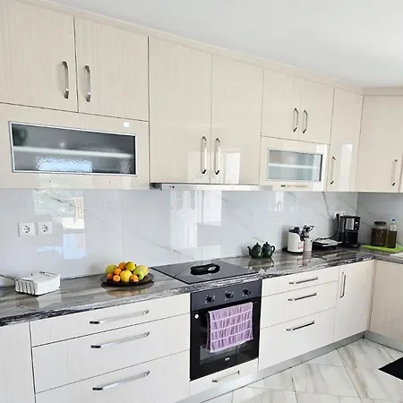 Modern Elegance With Breathtaking Panoramic Views 度假居 希马拉