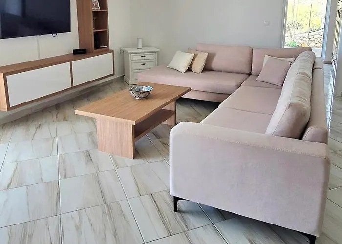 Modern Elegance With Breathtaking Panoramic Views *